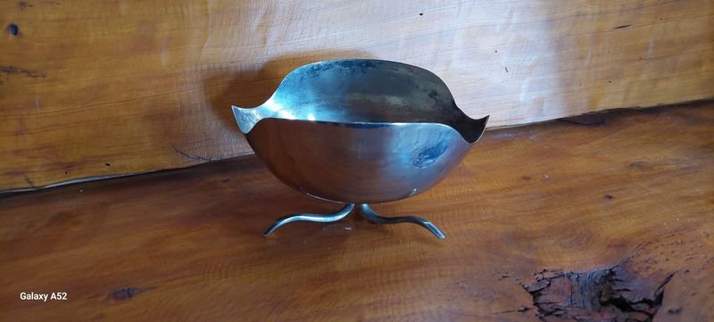 Lote anterior: Centro de mesa en metal sellado, diseño antiguo y pequeño