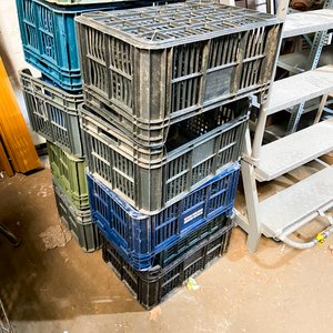 Lote de 20 Cajones Plásticos Usados de Varios Colores - imagen 5