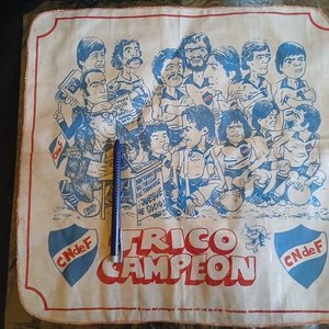 Pañuelo Conmemorativo "TRICO CAMPEÓN" Club Nacional de Football - Colección - imagen 2