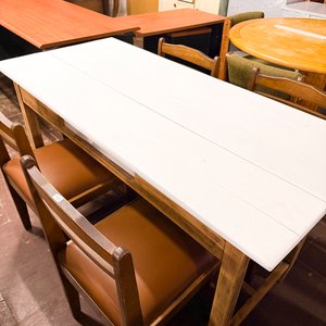 Lote anterior: Mesa de Comedor Blanca Estilo Rústico con Sillas