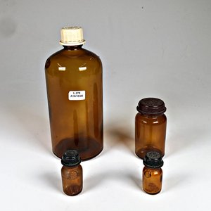 Lote de 4 Frascos de Vidrio Ámbar Farmacia Antiguos - imagen 2
