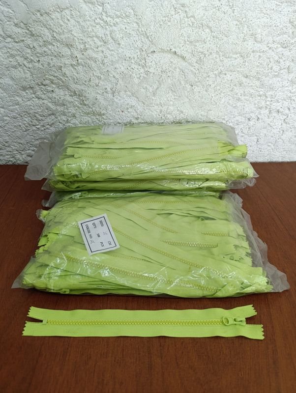 Lote siguiente: Cierres de plástico de color verde