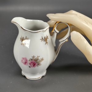 Lote de 4 piezas de porcelana y loza: 2 azucareros, lechera y cremera - imagen 3