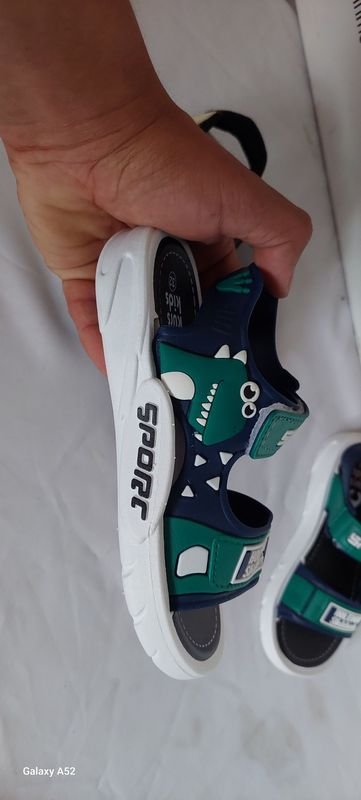 Calzado B3- 2 Talle 32: Sandalias y Zapatos de Plástico - imagen 4
