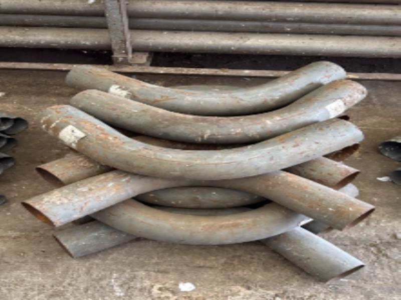 Lote de 17 Curvas de Hierro para Tubería 110mm