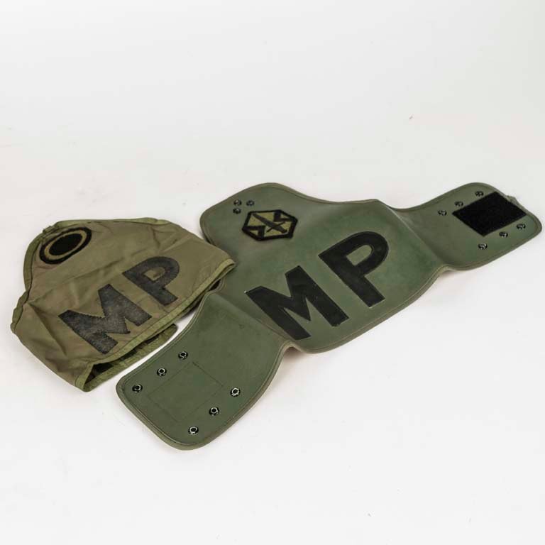 Lote anterior: 2 brazaletes de policía militar de los Estados Unidos de Vietnam y años 80