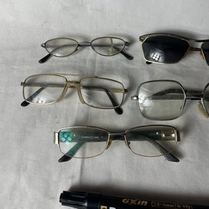 Lote de 5 Pares de Anteojos de Diferentes Diseños - imagen 7