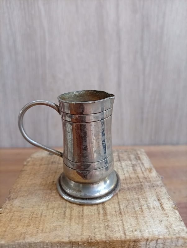 Medida de Whisky Antigua de Metal Plateado