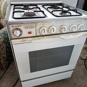 Lote siguiente: Cocina a Gas James Blanca con Horno