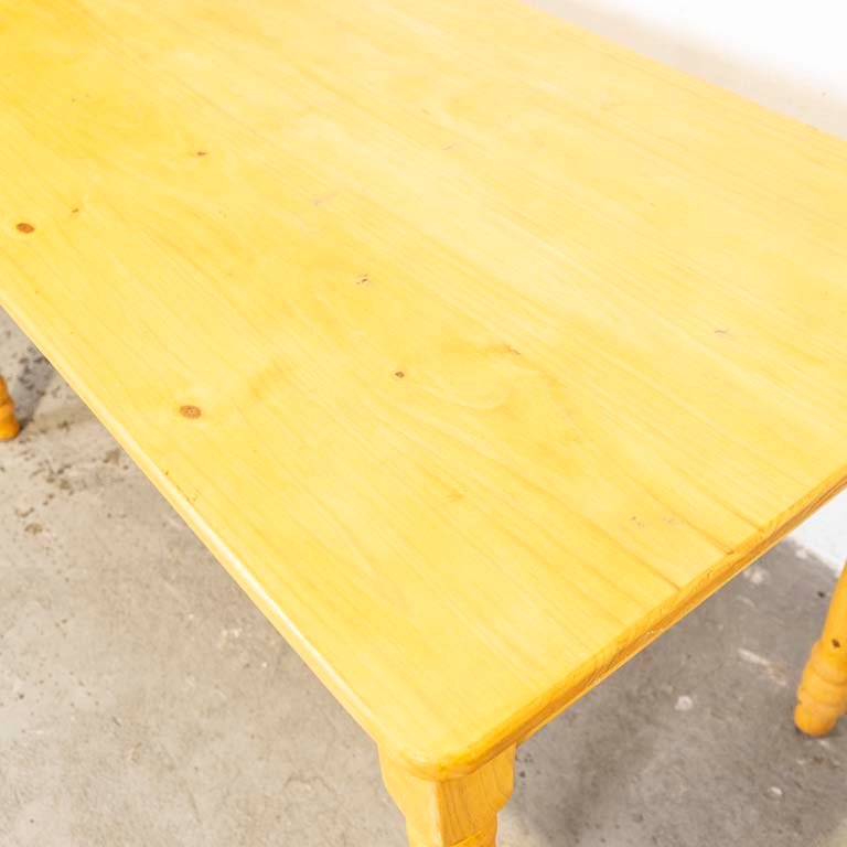 Mesa de comedor de madera de pino con patas torneadas - imagen 3