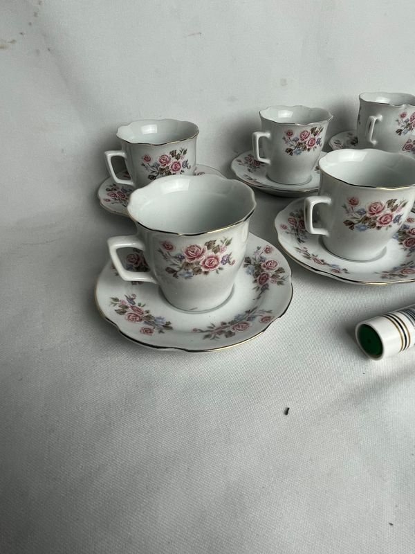 Tazas de porcelana con patrón floral - imagen 3
