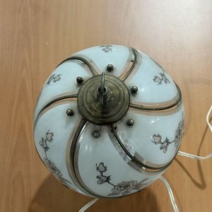 Lámpara de Mesa Clásica Vintage con Vidrio Esmerilado y Diseño de Rosas - imagen 5