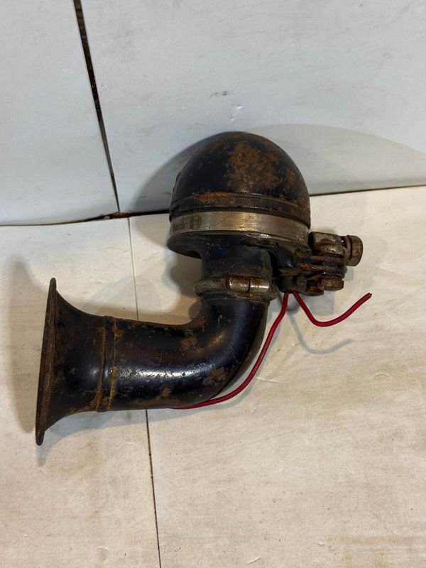Bocina antigua de cachila marca Bosch en mal estado - imagen 3