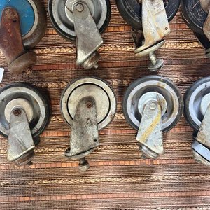 Lote de 10 Ruedas Giratorias Metálicas y de Goma - imagen 3