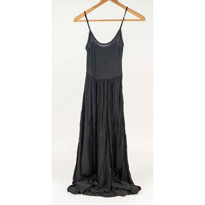 Lote siguiente: Solera Negra Larga Urban Outfitters Kimchi Blue Talle XS