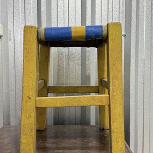 Banco de Madera Amarillo y Azul con Asiento de Malla - imagen 11
