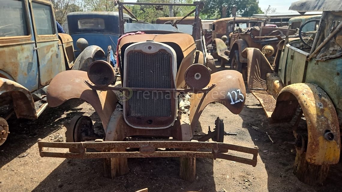 Automóvil Antiguo Clásico Ruedas Grandes Descapotable