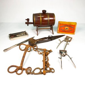 Lote de Antigüedades: Barril de Madera, Tijera de Trozar, Cuchilla y Cortapelos Manual - imagen 3