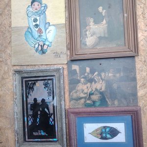 Lote anterior: Lote de Cuadros: Óleo, Láminas y Arte Decorativo