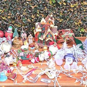 Lote anterior: Lote Navideño: Figuras de Pesebre, Casa Navideña, Adornos y Luces