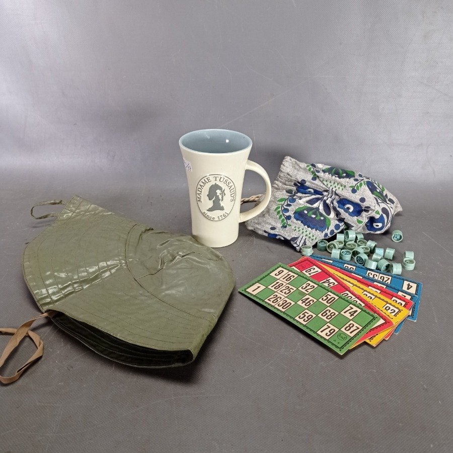 Lote anterior: Juego de lotería, jarra grande y gorro para lluvia