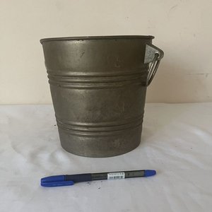 Champagnera o Hielera Metálica Antigua con Asa - imagen 1