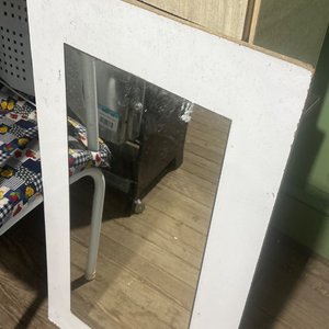 Lote siguiente: Espejo Rectangular con Marco Blanco