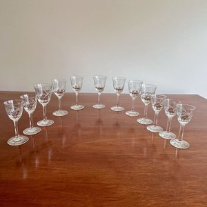 Juego Antiguo Botellón de Licor con 12 Copas Talladas - imagen 3