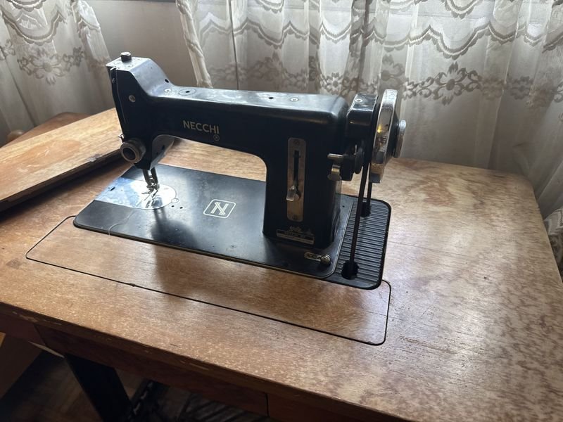 Máquina de coser Necchi - Maquinaria - imagen 3