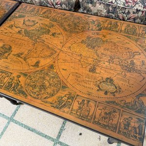 Par de Mesas Laterales Vintage con Diseño de Planisferio - imagen 5