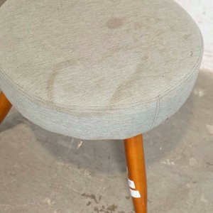Banqueta Circular con Tres Patas de Madera - Tapizado Manchado - imagen 2