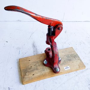 Remachadora Manual de Mesa Roja Industrial - imagen 1