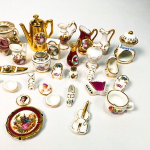Lote de Porcelana Miniatura Limoges: Jarras, Tazas, Figuras y Más - imagen 4