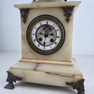 Reloj de sobremesa antiguo en bronce y alabastro con esfera esmaltada - imagen 4