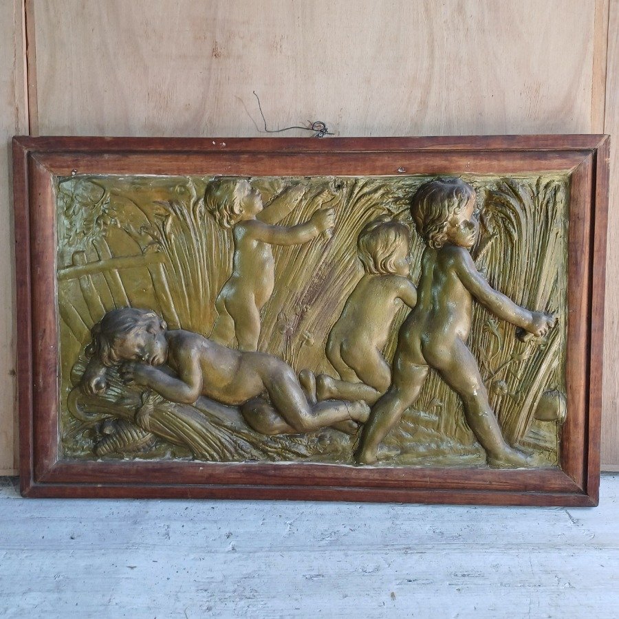 Lote siguiente: Panel de yeso en sobre relieve patinado y enmarcado