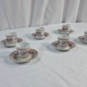 Juego de 6 Pocillos y Platos de Porcelana China con Diseño Floral - imagen 3