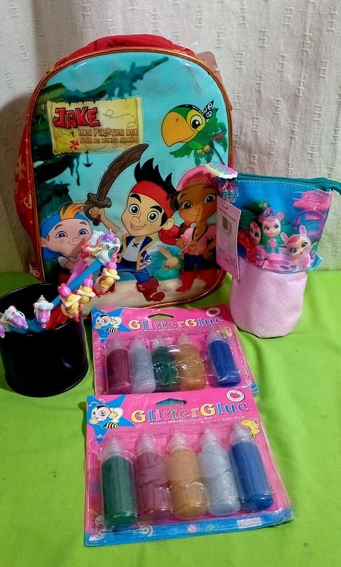 Mochila con accesorios unicornio y porta vaso - imagen 1