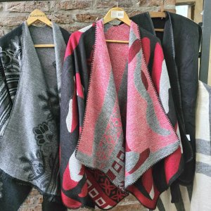 Lote de 12 Ruanas con Diseños Variados - imagen 6