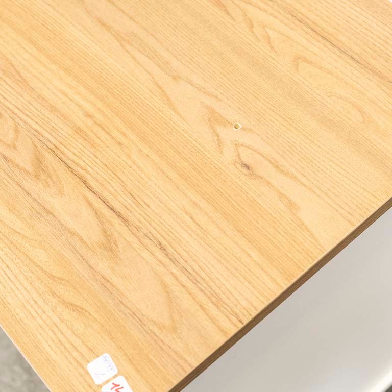 Mueble bajo con estantes en MDF melamínico blanco y simil madera - imagen 2