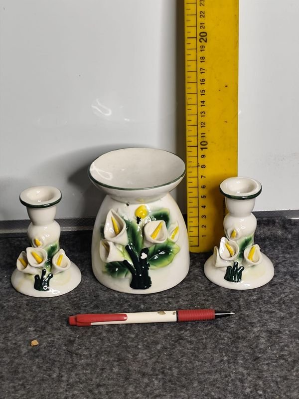 Juego de Porta Velas y Difusor de Aromas en Porcelana Blanca con Flores - imagen 1