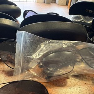 8 Pares de Lentes de Sol: 6 de Caballero y 2 de Dama - imagen 4