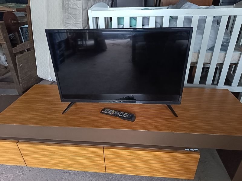 Televisor Smartlife LED 32 Pulgadas con Detalle