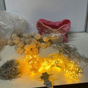 Lote anterior: Lote de Luces Decorativas Varias: Bolas de Ratán y Guirnaldas LED