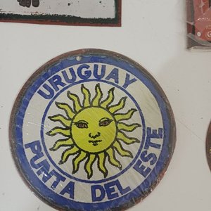 Lote de 8 Chapas Vintage: Hulk, Combi, Asados, Tango, Uruguay y Más - imagen 6