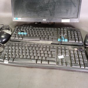 Monitor AOC E970S con Soporte de Pared, 3 Teclados y 3 Mouse - imagen 5