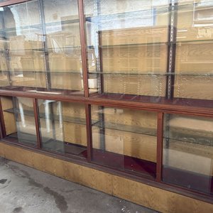 Vitrina Exhibidora Grande de Madera y Vidrio con Luz Interna - imagen 5
