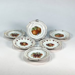 Seis Platos de Porcelana Blanca con Decoración de Frutas y Borde Calado - imagen 1