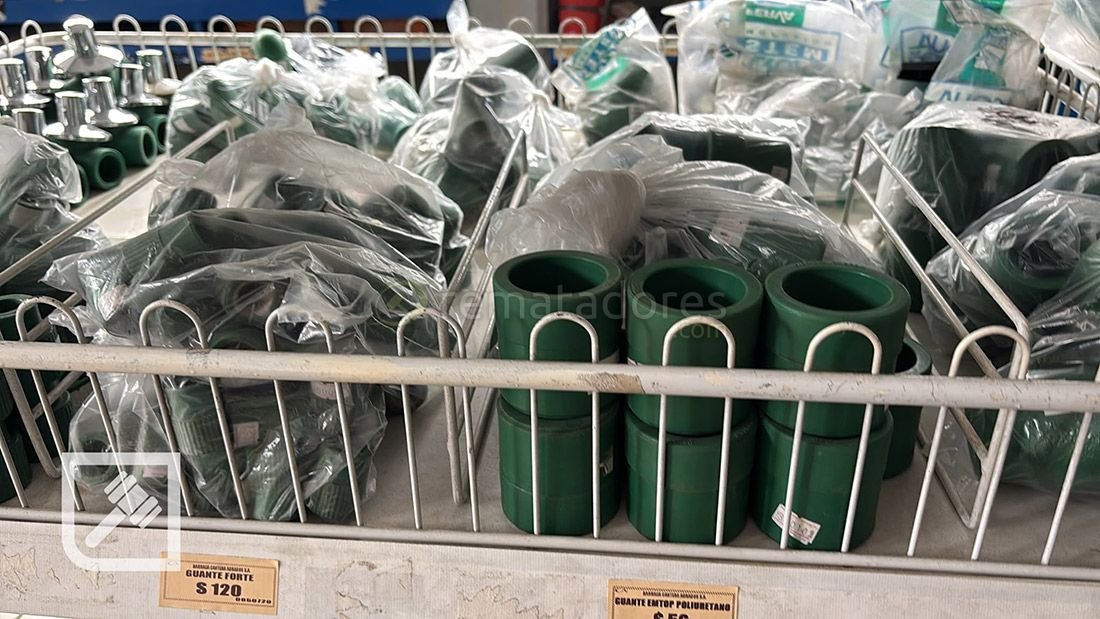 Lote de Conectores y Accesorios de PVC para Plomería