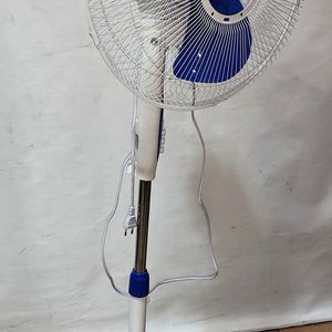 Lote siguiente: Ventilador de Pie Blanco y Azul con 3 Velocidades y Oscilación