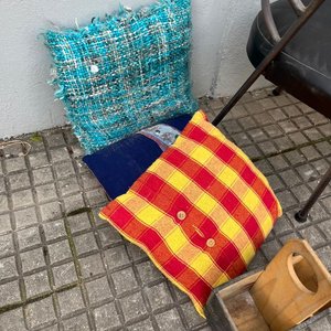 Catre Plegable de Aluminio con 3 Sillas de Hierro y Cuerina, Banqueta y Matera - imagen 10